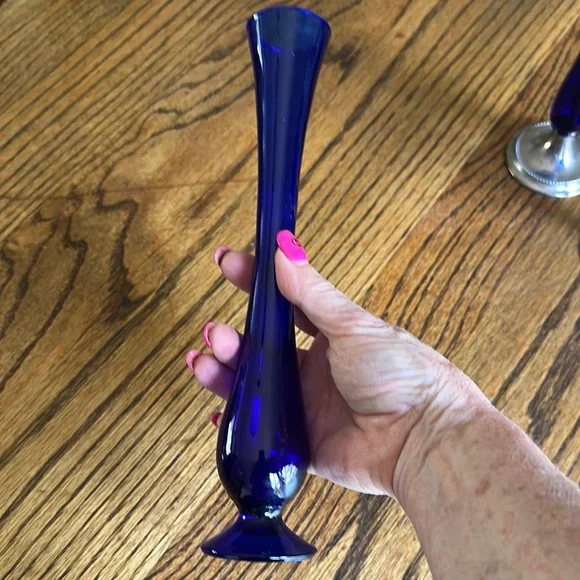 Elegant vintage Cobalt Blue Glass Vase Set of 3 - Picture 6 of 7